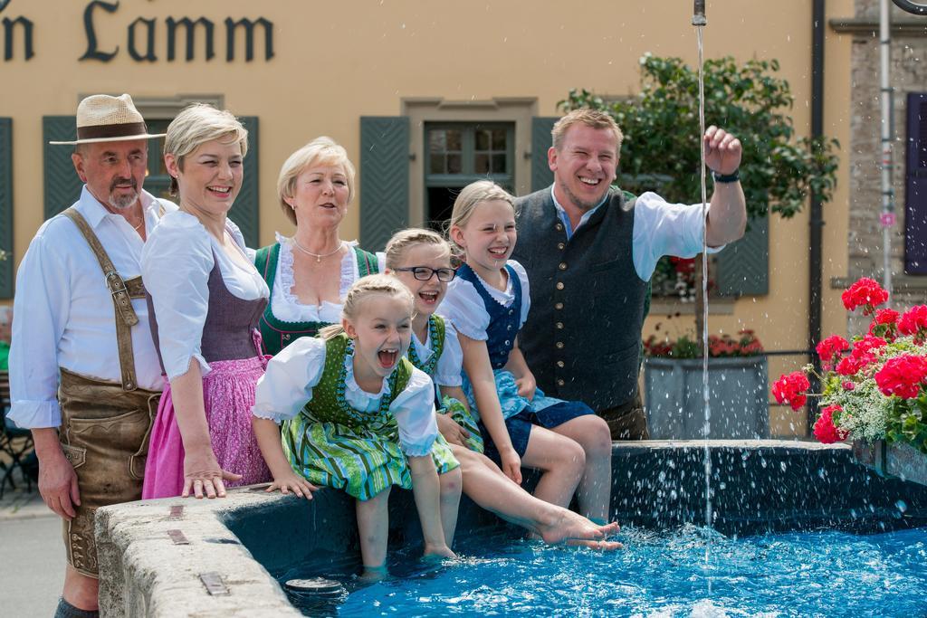 Gasthof Zum Weissen Lamm Зомерах Екстериор снимка